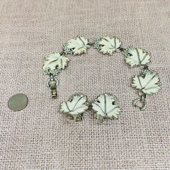 VTG Sarah Coventry White Enamel Silver Leaf Bracelet and Earrings Set - Picture 1 of 4